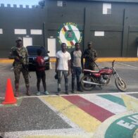 Ejército envía a la justicia a otro hombre por transportar indocumentados en una motocicleta en San Juan de la Maguana