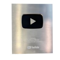 De Último Minuto recibe placa de YouTube por alcanzar los 100 mil suscriptores