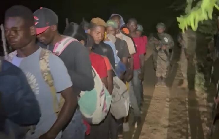 Ejército intercepta 30 inmigrantes indocumentados en zona rural de Villa Vásquez