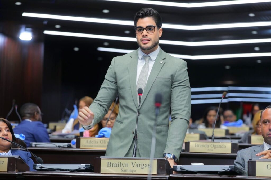 Bray Vargas reporta cero ausencias y 52 iniciativas legislativas durante gestión 2025-2026