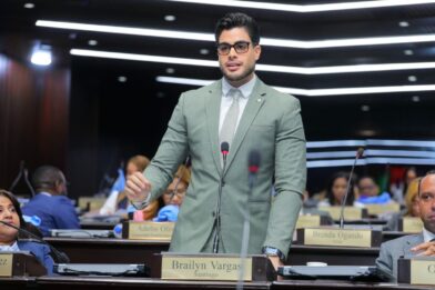 Bray Vargas reporta cero ausencias y 52 iniciativas legislativas durante gestión 2025-2026
