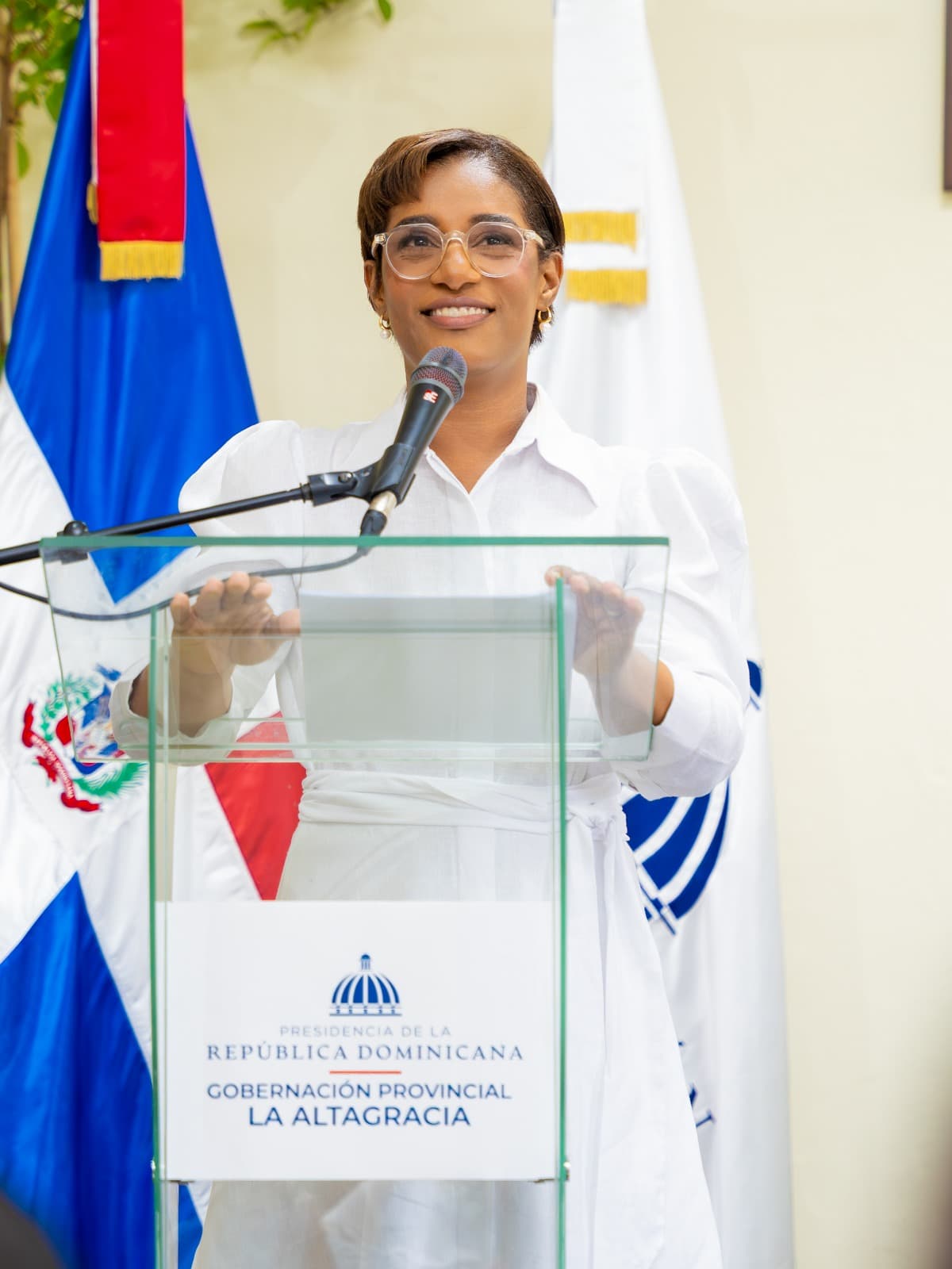 Dra. Daysi de Óleo jura como Gobernadora de La Altagracia y promete gestión cercana y transparente.