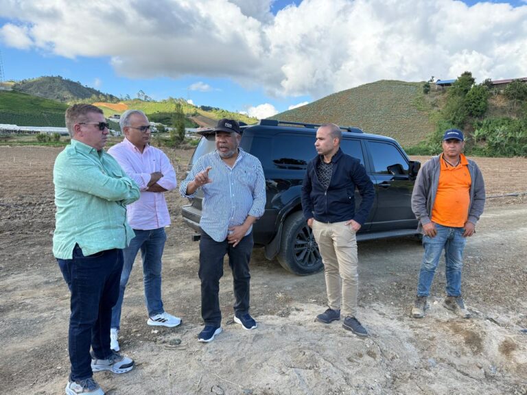 Fuerza del Pueblo presenta informe sobre situación de rio Tireo en Constanza