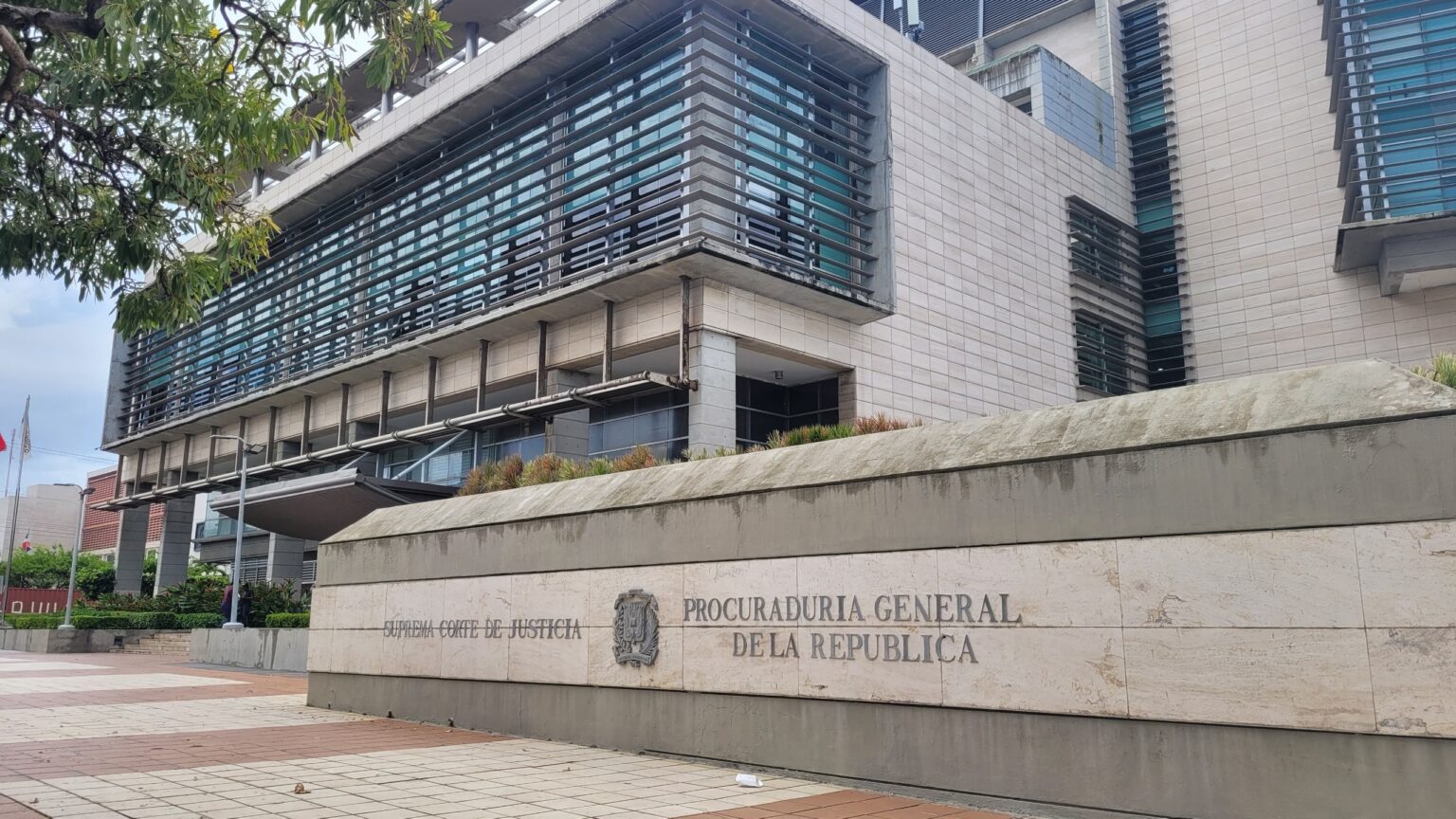 Piden prisión preventiva contra hombre acusado de matar a otro en restaurante de Naco