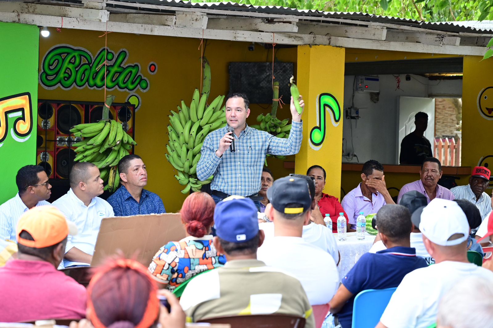 PLD acude en apoyo de agricultores de La Cruz de Manzanillo