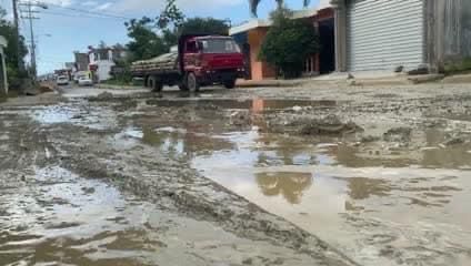 Indignación en Sabana Grande de Boyá por abandono de calles tras promesas incumplidas del MOPC