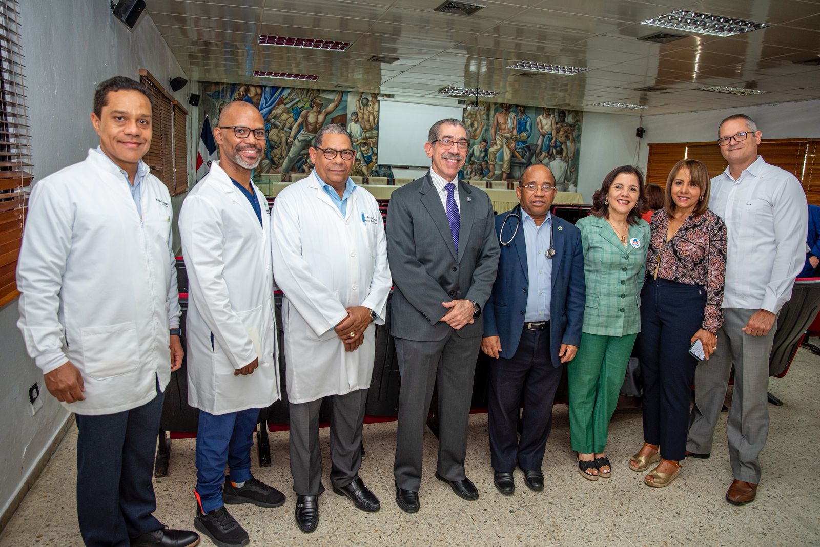 Jorge Asjana David visita el Hospital Dr. Salvador B. Gautier
