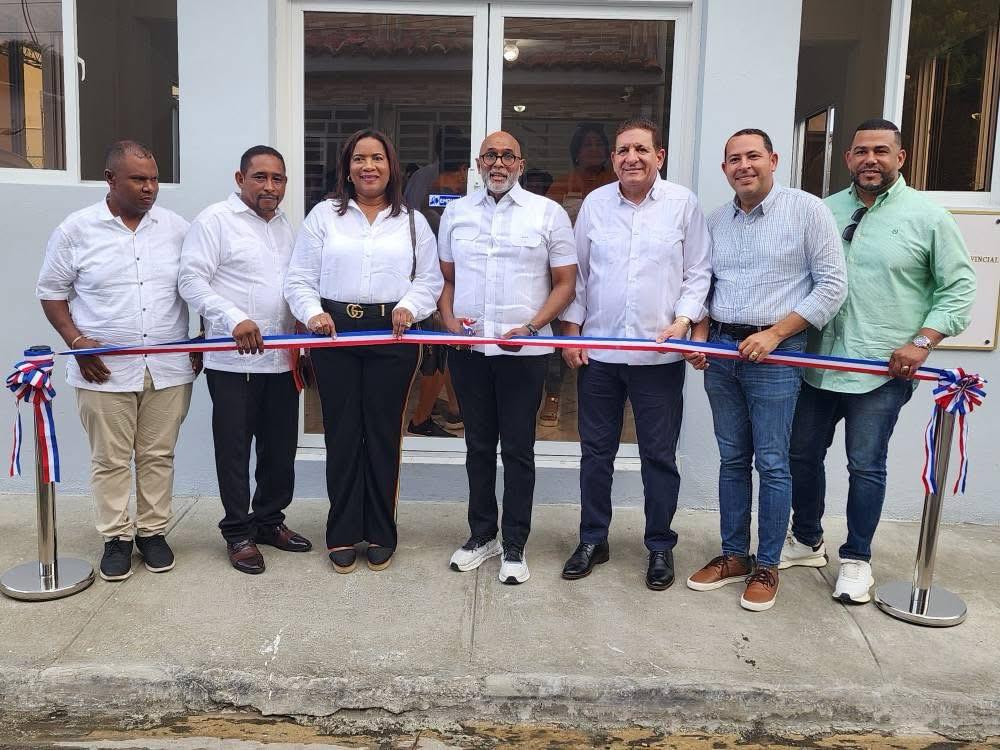 Ángel de la Cruz deja inaugurado centro comunal en Bonao
