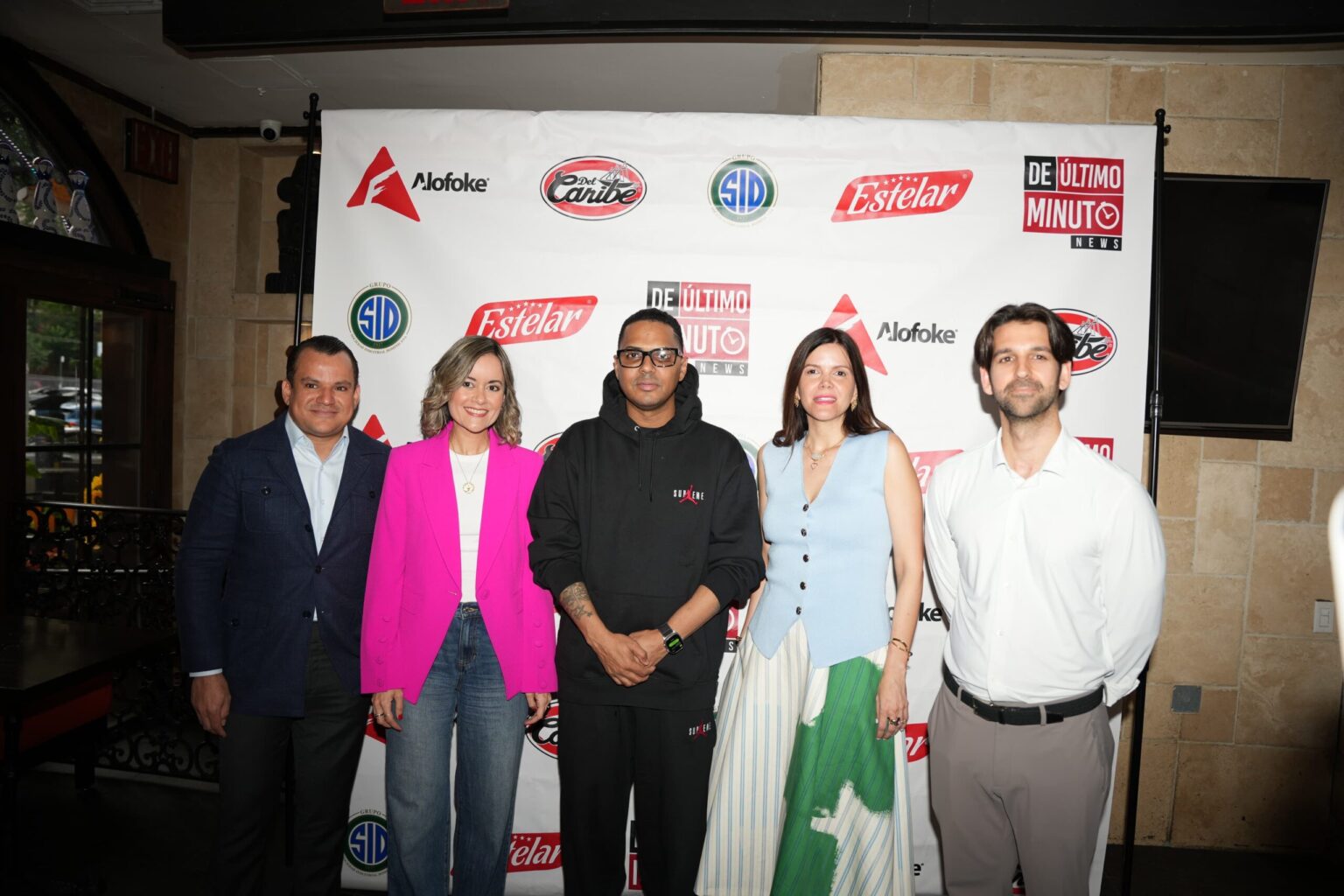 Alofoke y su equipo de talentos comparten un exclusivo Meet & Greet junto al equipo de Salami Súper Especial Estelar y Del Caribe Meat