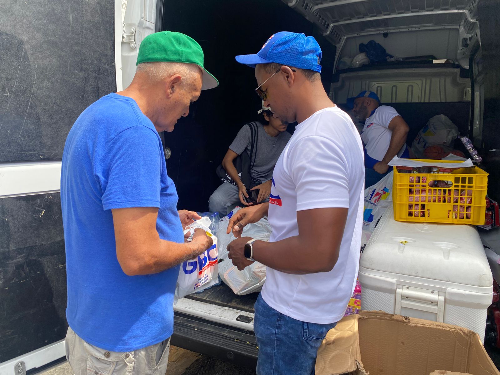GBC realiza operativo médico y entrega de alimentos en el kilómetro 8 de la Independencia