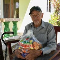 Comedores Económicos realiza operativo de entrega de raciones crudas en Manabao, Jarabacoa