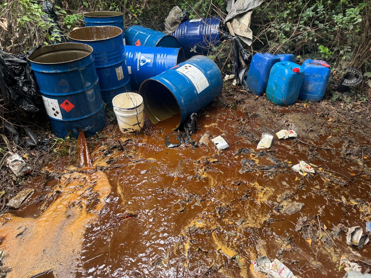 Laboratorio de bebidas alcohólicas adulteradas en Monte Plata.