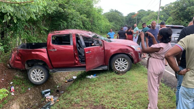 Accidente de tránsito en la “Curva de la Muerte” en carretera Bayaguana - Monte Plata 4 | Noticias de hoy en República Dominicana Accidente de tránsito en la “Curva de la Muerte” en carretera Bayaguana-Monte Plata