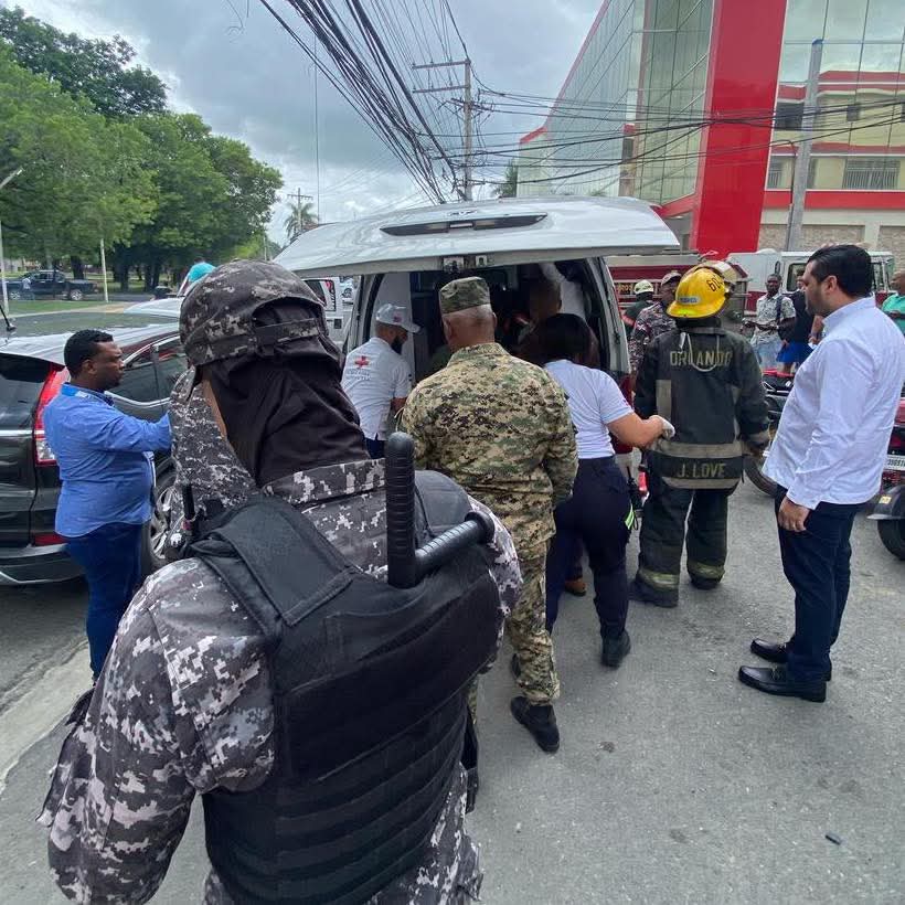 El 911 rescata a nueve personas tras quedar atrapadas en un ascensor en Higüey