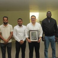 Reconocen a Néstor Matos en el primer torneo Clásico de Ajedrez Infantil y Juvenil 2025
