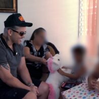 El Blachy lleva esperanza a niñas huérfanas tras la tragedia del Jet Set