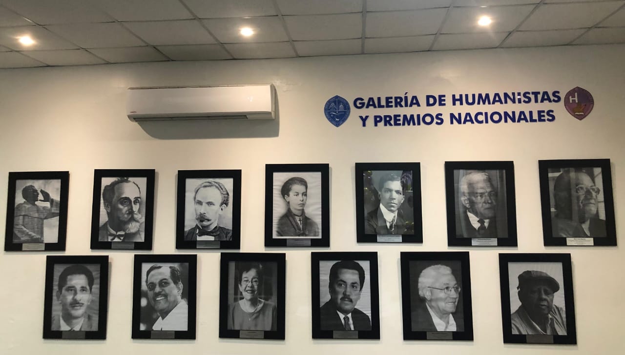 Facultad de Humanidades inaugura primera Galería de Premios Nacionales vinculados a la academia