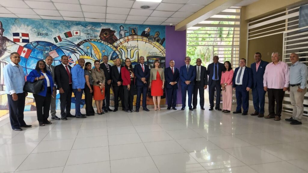 Facultad de Humanidades inaugura primera Galería de Premios Nacionales vinculados a la academia