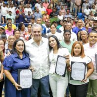 Abinader supera los 127 mil títulos de propiedad entregados en todo el país
