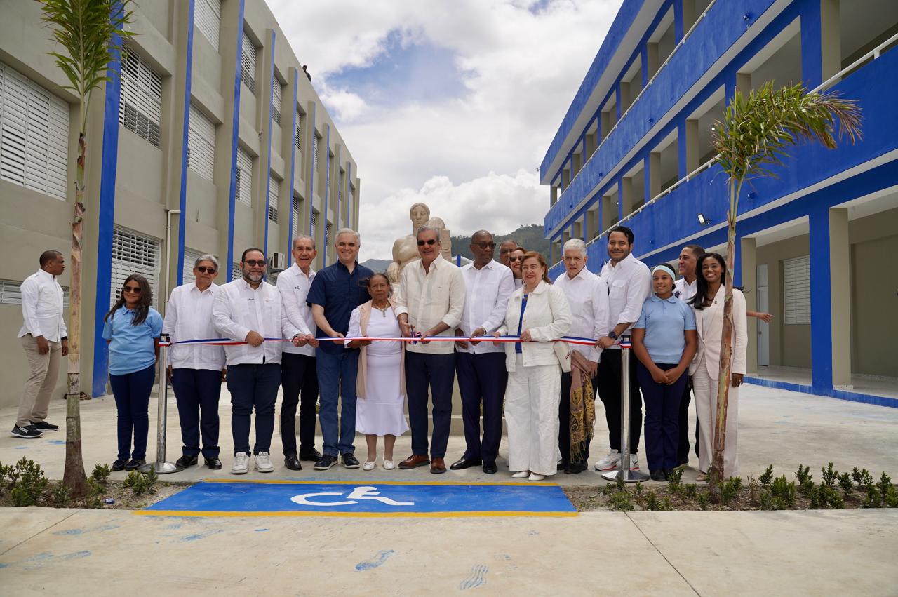 Gobierno entrega dos centros educativos en Constanza que beneficiarán a más de 2 mil estudiantes