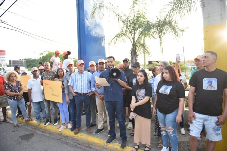 Familiares y AVANCEMOS culpan al Ayuntamiento de Moca por muerte de joven