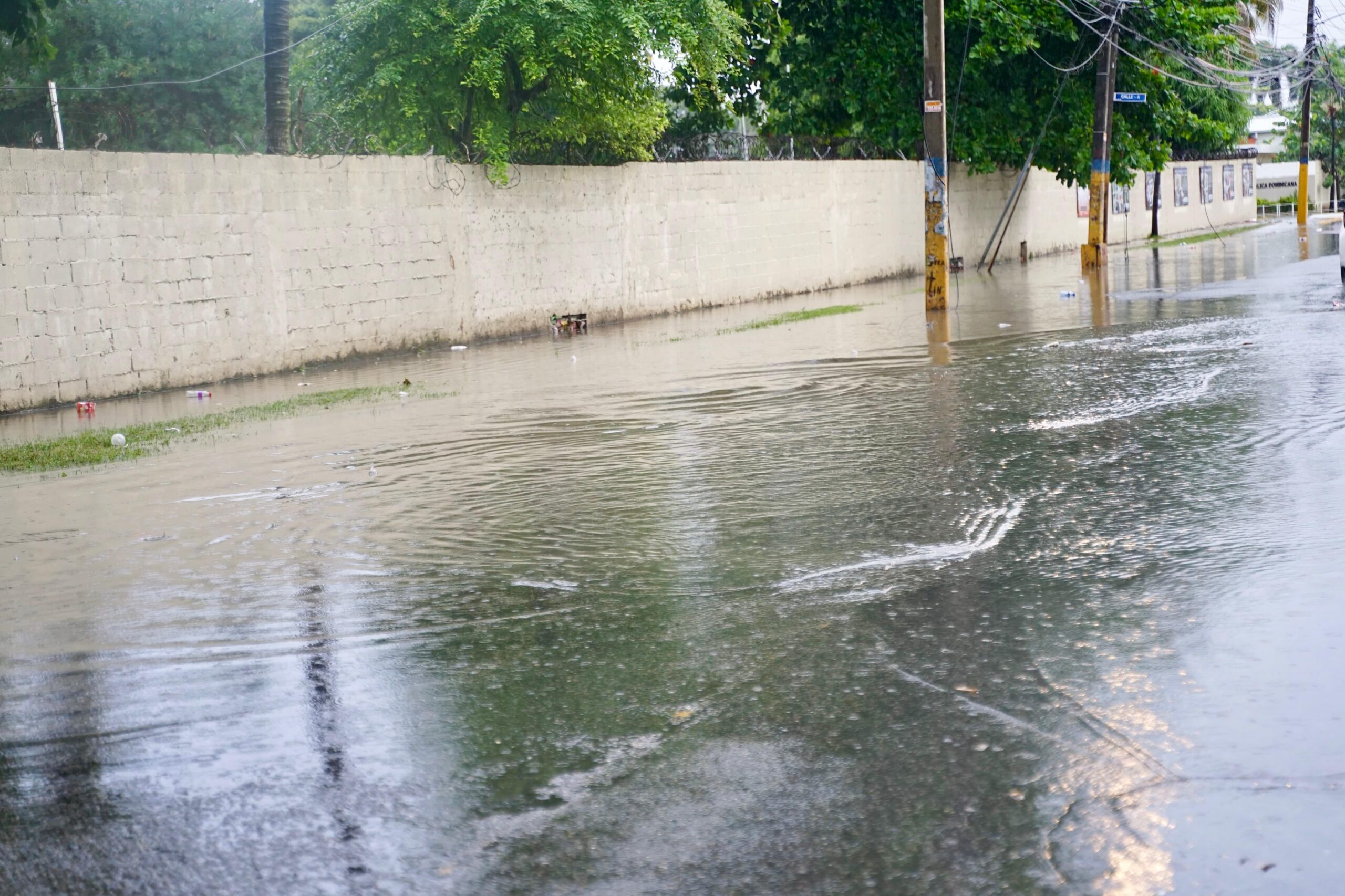 Se reportan inundaciones en el Gran Santo Domingo tras intensas lluvias de este sábado