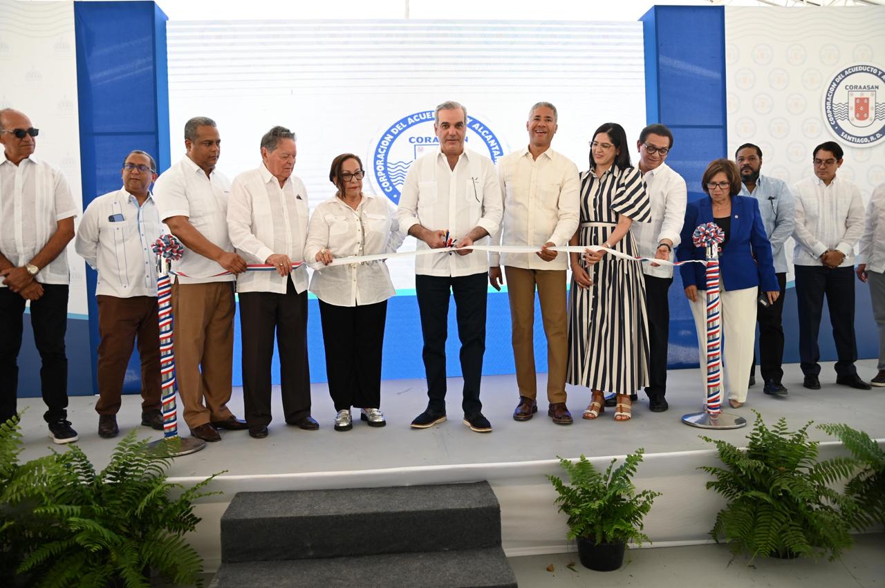 Con una inversión superior a los 160 millones Abinader deja inauguradas obras de agua potable en Santiago