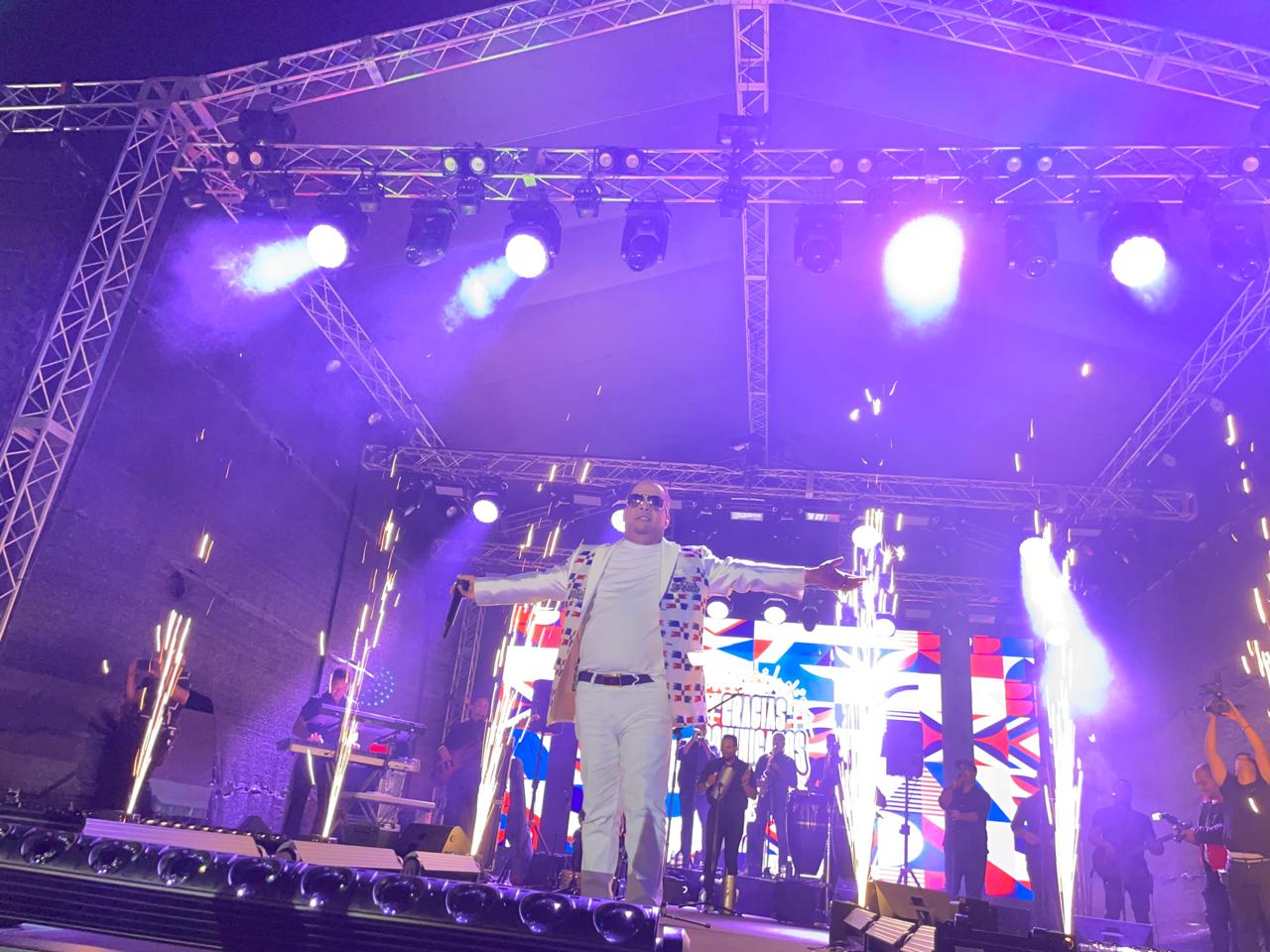 “Una noche para la historia”: El Torito hace vibrar a Bonao con su concierto “Gracias Dominicano”
