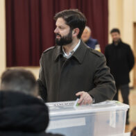 Boric felicita a Jara y pide a la izquierda ponerse "a trabajar" para ganar la presidencia