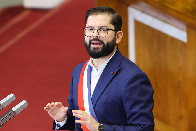 Boric pide prohibir las importaciones de las colonias y llama genocida al Gobierno israelí