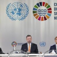 La Cumbre de los océanos de Niza abre con críticas veladas a los planes de Trump