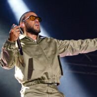 El espectáculo iniciado pasadas las 10:30pm, inició a ritmo de “Holanda”, uno de los hits más populares del repertorio del también productor.