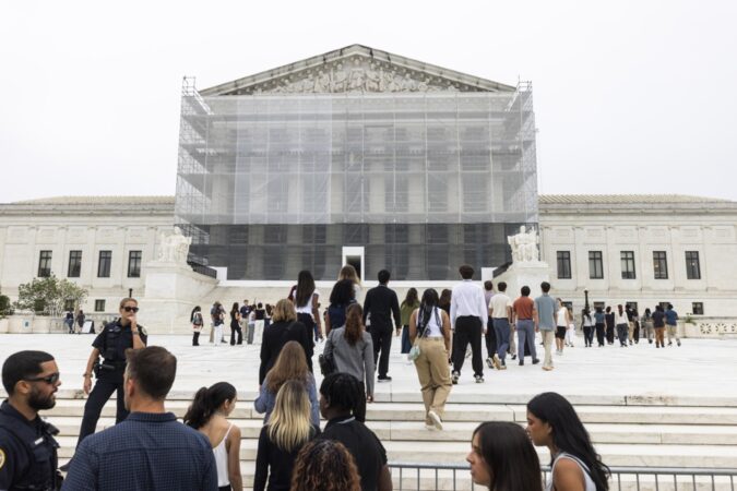 El Supremo se alinea con Trump contra el veto a su orden para limitar la ciudadanía