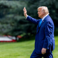 Trump culpa a la "izquierda radical" de instigar y financiar las protestas de Los Ángeles