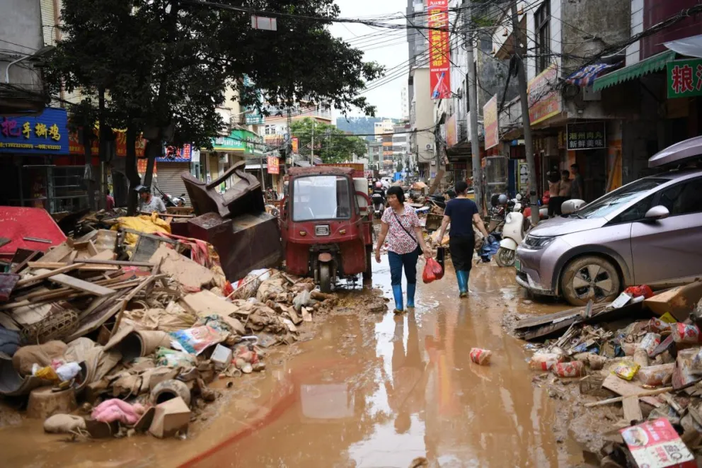 Inundaciones en centro y sur de China dejan al menos 3 muertos y más de 300.000 afectados