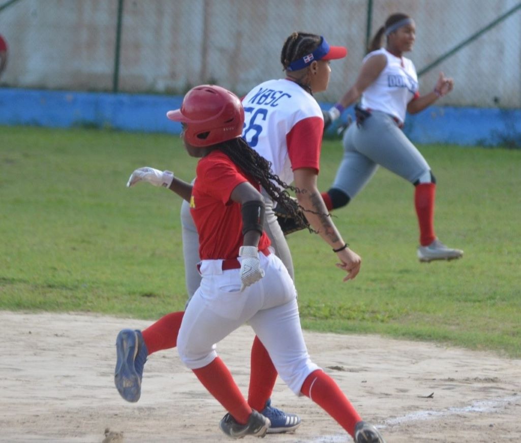 Selección femenina de softbol de RD debuta ante Brasil en la Copa Panamericana