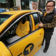 Taxistas celebran aprobación de ley que limita costos de seguro en Nueva York