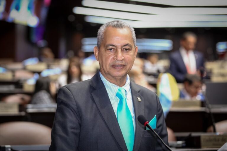 Diputado Pedro Martínez denuncia maltrato sistemático a dominicanos en PR y exige acción del Gobierno
