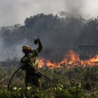 Un nuevo incendio cerca de Atenas obliga a ordenar la evacuación de tres poblaciones