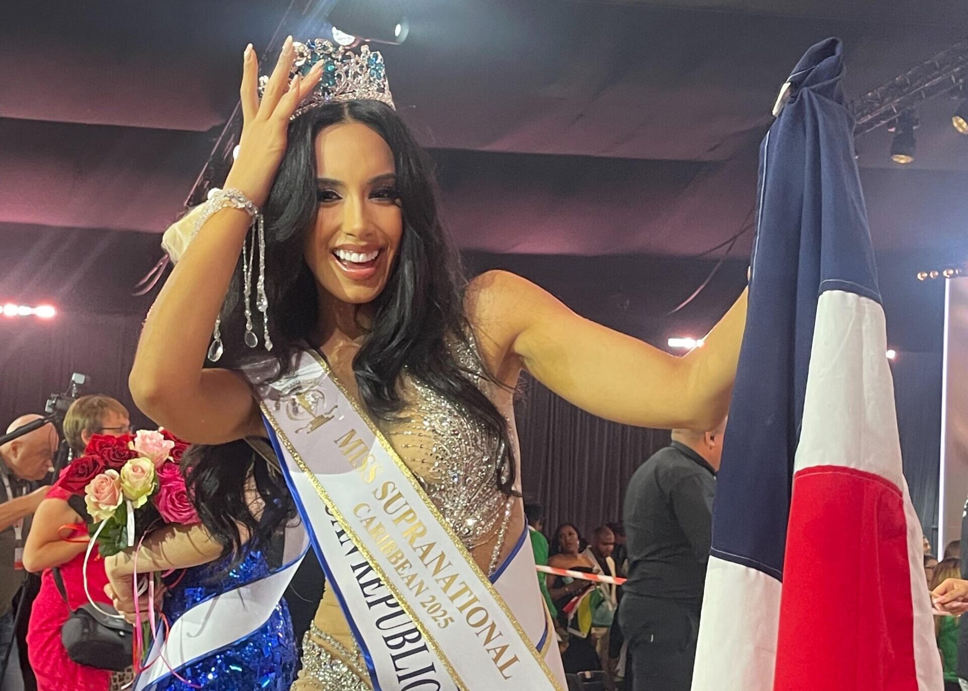 Bajo la dirección de la organización Misses of Dominican Republic, Pérez se convirtió en embajadora de su cultura, de su identidad caribeña y del mensaje de que la belleza es también una herramienta de liderazgo, empatía y cambio social.