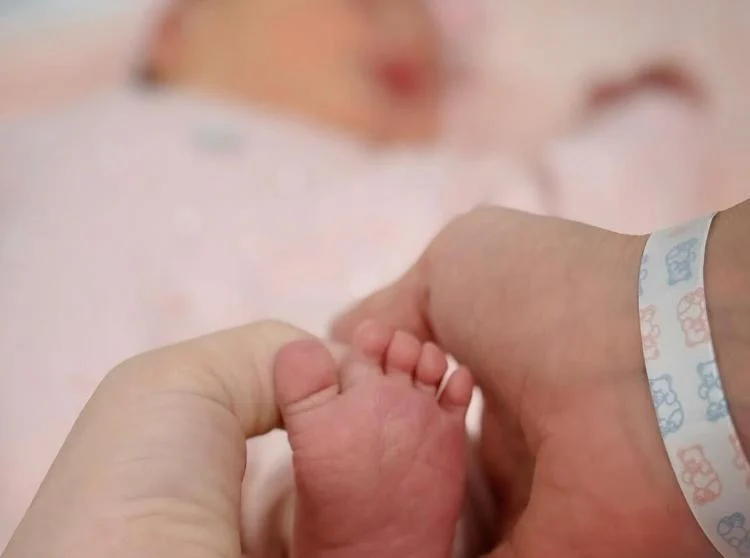 Lele Pons y Guaynaa dan la bienvenida a su primera hija, Eloísa