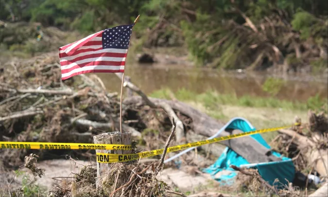 Abbott confirma más de 160 desaparecidos tras inundaciones en Texas