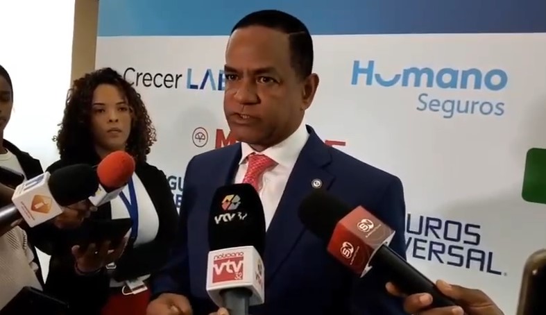Julio César Valentín llama a fortalecer coberturas y transparencia en el sector seguros