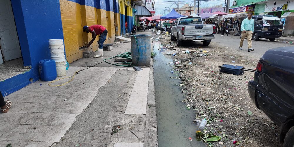 Aguas negras y brote de heces fecales en San Carlos