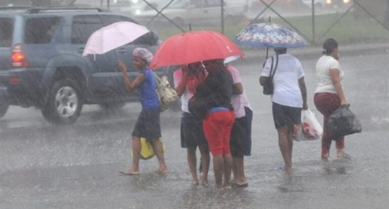 Onda tropical provocará aguaceros dispersos y tronadas este miércoles en varias provincias del país
