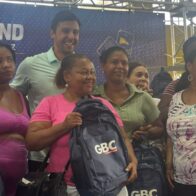 Con entusiasmo reciben más de 1,400 mochilas escolares en jornada de la Fundación GBC