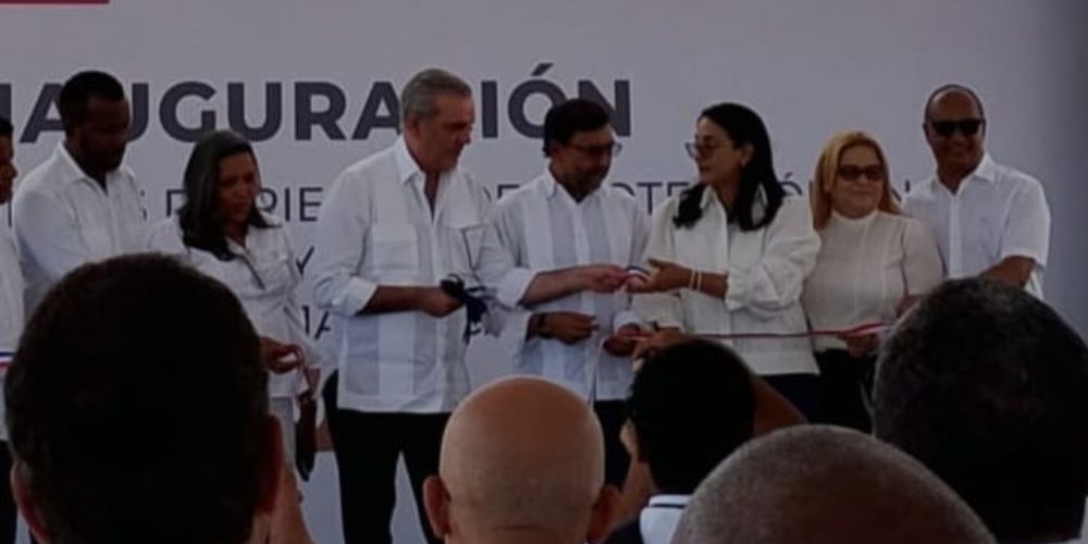 Presidente Abinader entrega varias obras en la provincia de Azua