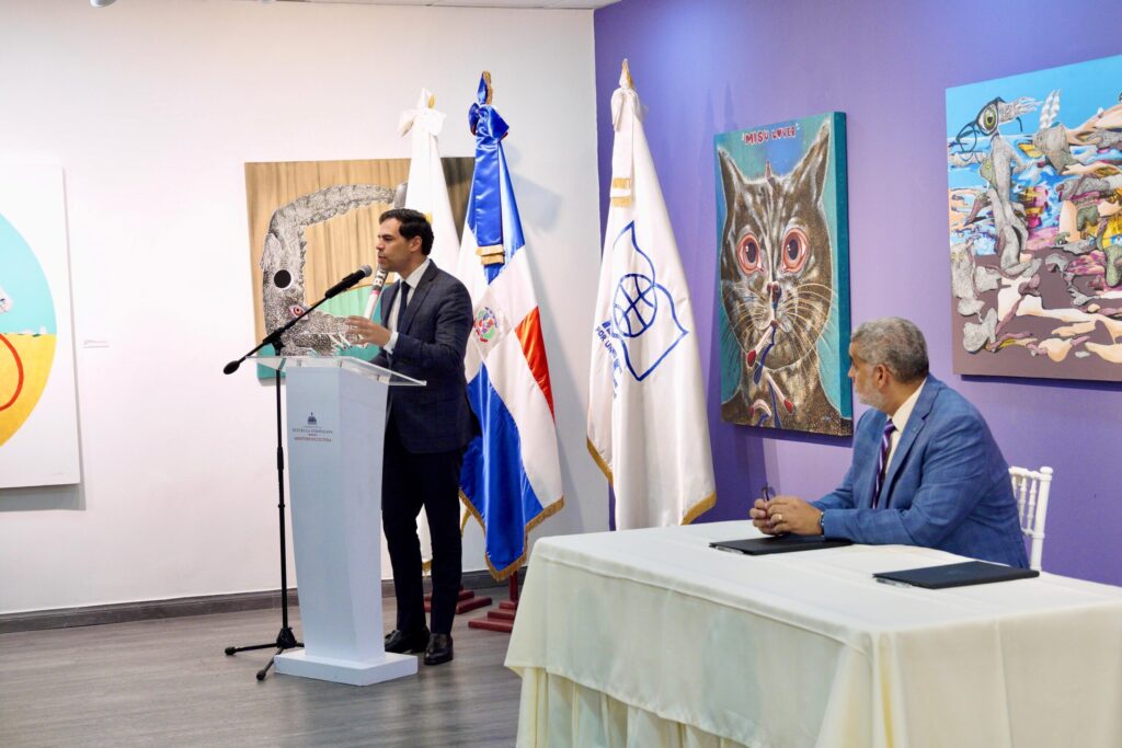 Cultura y APEC firman alianza para impulsar formación artística y preservación del patrimonio dominicano