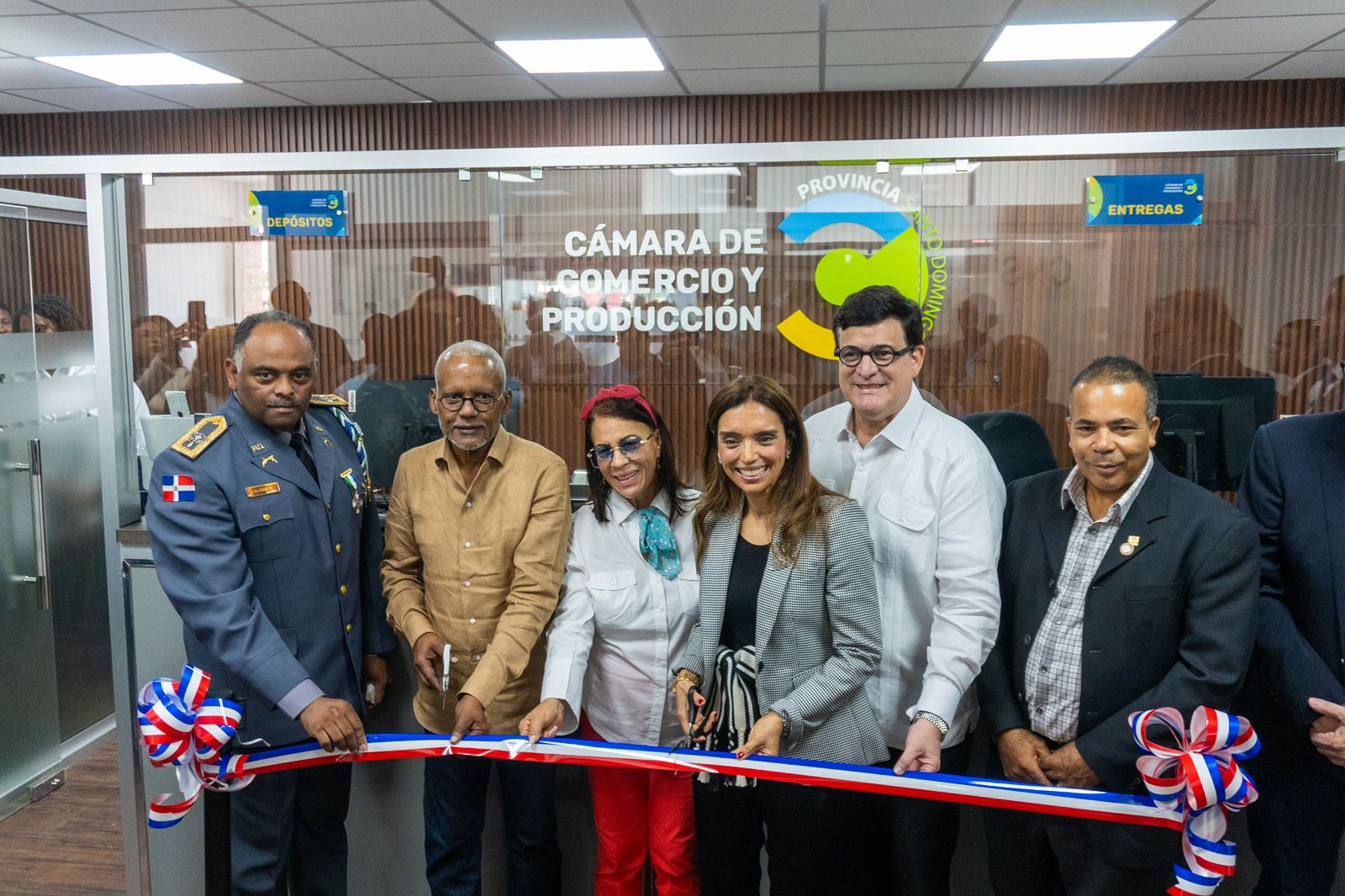 Alcalde Ramón Candelaria encabeza inauguración del Quiosco del Registro Mercantil en Boca Chica