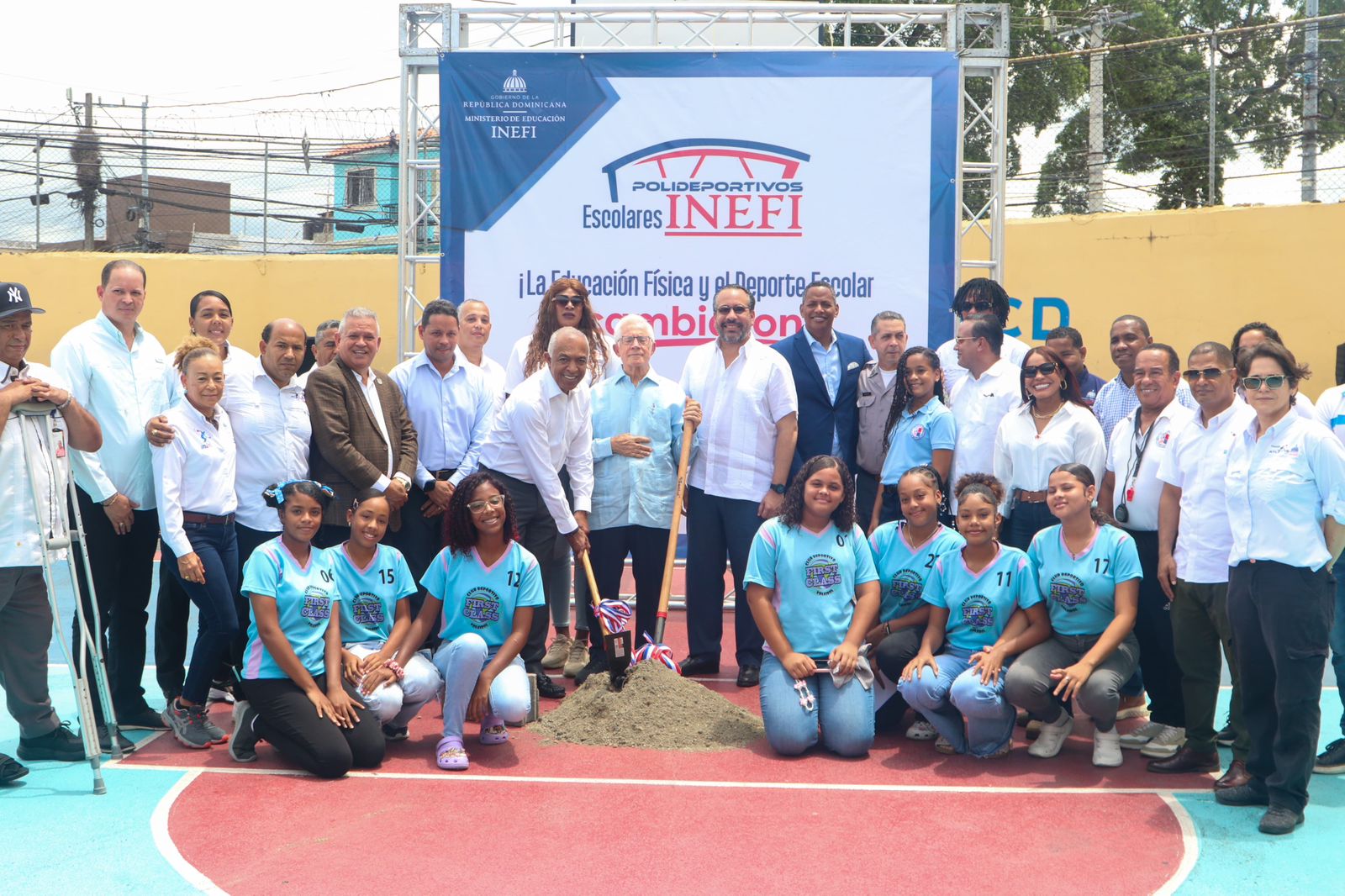 INEFI inicia techado en escuela San Vicente de Paúl en Los Mina
